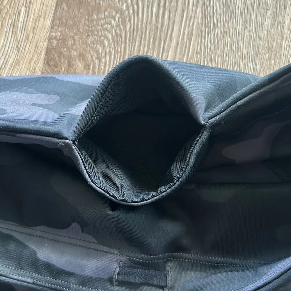 Athleta Ultimate Camo 7/8 Tights‎ Size Small Black Compression Leggings